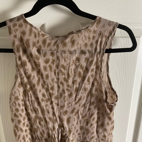 Women Leopard Print Sleeveless Blouse size medium - Picture 6 of 10